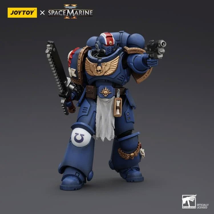 Warhammer 40,000: Space Marine 2 Ultramarines Lieutenant Titus 1/18 Scale Action Figure Gallery Image 2